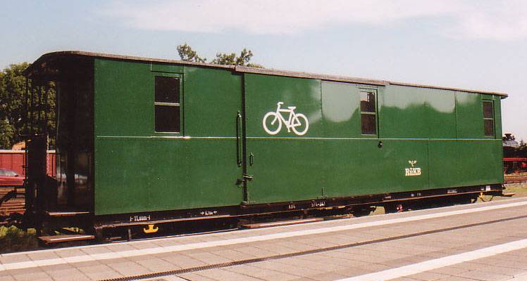  - 2002_974-341_748x400